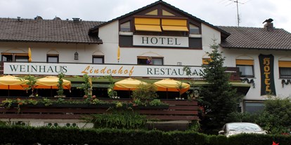 Reisemobilstellplatz - PLZ 63785 (Deutschland) - Gratisübernachtung mit Ihrm Wohnmobil oder Wohnwagen auf unserem gepflegtem Hotelparkplatz vom Hotel bei Nutzung des Restaurants - Hotel-Restaurant Lindenhof