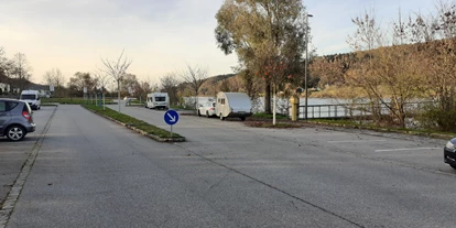 Place de parking pour camping-car - Art des Stellplatz: eigenständiger Stellplatz - Eging am See - Wohnmobilstellplatz Donaupromenade
