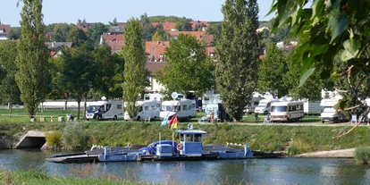 Reisemobilstellplatz - Frischwasserversorgung - Reichenberg (Landkreis Würzburg) - In unmittelbarer Nähe verbindet die kleine Mainfähre Dettelbach mit seinem Stadtteil Mainsondheim. - An der Mainlände