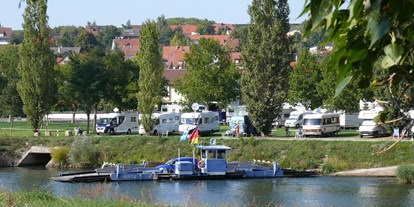 Reisemobilstellplatz - Frischwasserversorgung - Würzburg - In unmittelbarer Nähe verbindet die kleine Mainfähre Dettelbach mit seinem Stadtteil Mainsondheim. - An der Mainlände