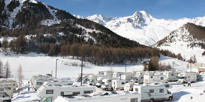Motorhome parking space - Trentino-South Tyrol - Der Caravanopark Schnals liegt mitten im Gletscherskigebiet. - Caravanpark Schnals - Senales