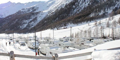 Plaza de aparcamiento para autocaravanas - Umgebungsschwerpunkt: am Land - Trentino-Tirol del Sur - Der Caravanopark Schnals liegt mitten im Gletscherskigebiet. - Caravanpark Schnals - Senales