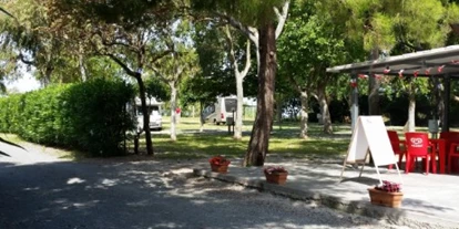Place de parking pour camping-car - Umgebungsschwerpunkt: Strand - Italie - Ingresso - Area Camper Ulisse