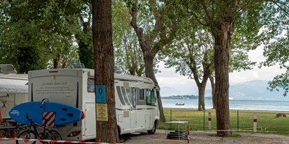 Reisemobilstellplatz - Bademöglichkeit für Hunde - Manerba del Garda - Area Sosta Camper Lugana Marina