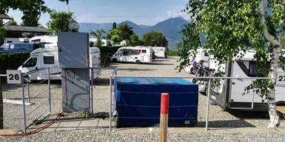 Place de parking pour camping-car - WLAN: am ganzen Platz vorhanden - Italie - Camper Stellplatz Schneeburghof
