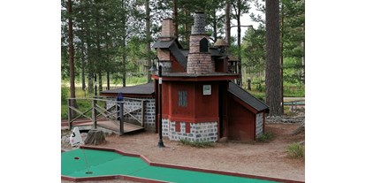 Motorhome parking space - Sauna - Northern Sweden - Abenteuerminigolfplatz für viel Spaß beim Spiel  - Norra Dellen Familjecamping