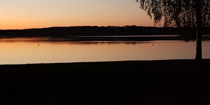 Motorhome parking space - Badestrand - Bavaria - Abendstimmung am See - Seezentrum Heuberg am Rothsee