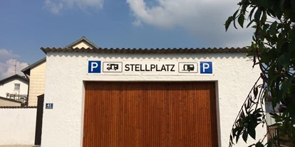 Plaza de aparcamiento para autocaravanas - öffentliche Verkehrsmittel - Thalmässing - Privater Stellplatz - Am Maibaum Denkendorf
