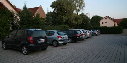Place de parking pour camping-car - Art des Stellplatz: bei Gaststätte - Sulzheim (Landkreis Schweinfurt) - Landgasthof Goldener Adler