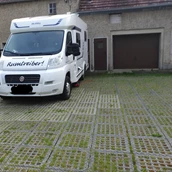 Parkeerplaats voor campers - 2 Stück Stellplätze auf dem Bauernhof  - Wohnmobil- und Wohnwagenstellplatz