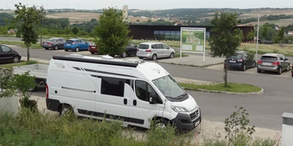 Place de parking pour camping-car - öffentliche Verkehrsmittel - Altlichtenwarth - Museumsdorf Niedersulz