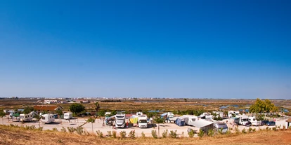 Plaza de aparcamiento para autocaravanas - Duschen - Tavira - Vista general - Camper Park Playas de Luz