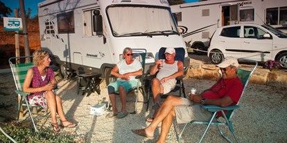 Reisemobilstellplatz - SUP Möglichkeit - Andalusien - Camper Park Playas de Luz