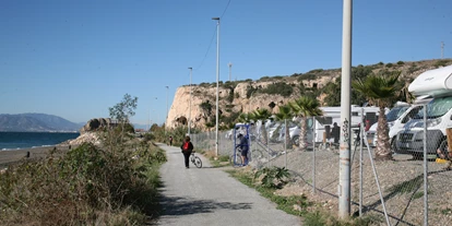 Posto auto camper - WLAN: am ganzen Platz vorhanden - Vélez-Málaga - Stellplatz Malaga Beach - La Cala del Moral - Area Malaga Beach