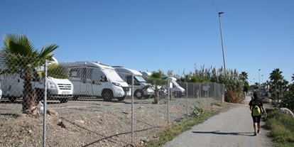 Motorhome parking space - Hunde erlaubt: Hunde erlaubt - Caleta de Vélez (Málaga) - Area Malaga Beach