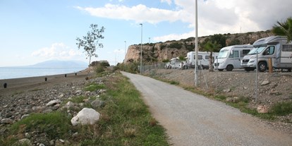 Motorhome parking space - Stromanschluss - Torre de Benagalbón - Area Malaga Beach