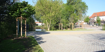 Plaza de aparcamiento para autocaravanas - Stromanschluss - Sachsen-Anhalt Süd - Wohnmobilstellplatz "An den Linden" in Brehna