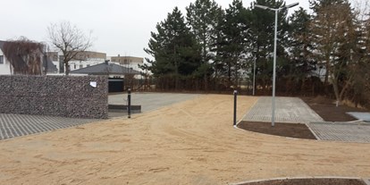 Reisemobilstellplatz - PLZ 06796 (Deutschland) - Unser neu gebauter Parkplatz für Wohnmobile wurde Ende November fertiggestellt. Es ist Platz für 8 Wohnmobile und 1 Caravanstellplatz wäre möglich. - Wohnmobilstellplatz "An den Linden" in Brehna