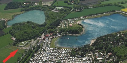 Motorhome parking space - Umgebungsschwerpunkt: See - Barßel - Aus der Luft fotografiert  - Stellplatz am Bernsteinsee