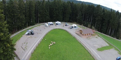 Reisemobilstellplatz - Hunde erlaubt: Hunde erlaubt - Grosselfingen - Luftbild Stellplätze - Almruhe "Die erste Alm im Nordschwarzwald"