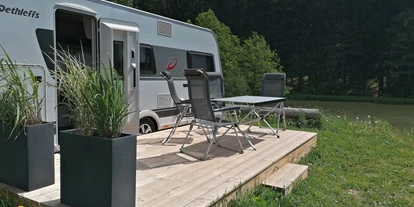 Place de parking pour camping-car - öffentliche Verkehrsmittel - Rehau - Miet-Wohnwagen direkt am Teich mit eigener Terrasse - Vogtlandcamping