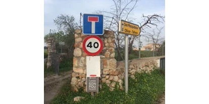 Place de parking pour camping-car - Mallorca - Einfahrt der Strasse  - Agroturismo Fincahotel Son Pou Felanitx