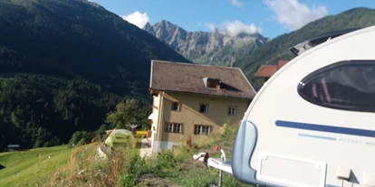 Reisemobilstellplatz - Wohnwagen erlaubt - Plon (Kötschach-Mauthen) - hepi Lodge Stellplätze mit Weitblick