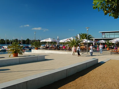 Plaza de aparcamiento para autocaravanas - Hafen mit Gastronomie an der Xantener Südsee, fußläufig vom Stellplatz gelegen! Wunderschöne Spaziergänge und Radwege! - Wohnmobilpark Xanten