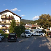 Parkeerplaats voor campers - Parkplatz am Ferienhotel Rothbacher Hof