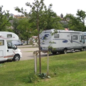 Posto auto per camper - Besuchen Sie uns auf dem Wohnmobilstellplatz direkt am Rhein gelegen. - Wohnmobil-Parkplatz Breisach