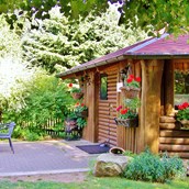 Wohnmobilstellplatz - Wiesenhütte mit Biergarten - Freizeit- und Campingpark Thräna