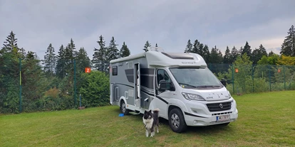 Plaza de aparcamiento para autocaravanas - Schönheide - Wohnmobil- & Caravanstellplatz am Hotel Forstmeister