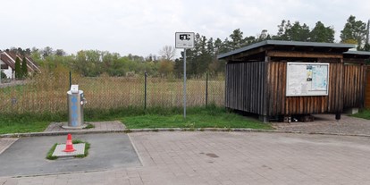 Motorhome parking space - Hunde erlaubt: Hunde erlaubt - Simmelsdorf - Ver- und Entsorgung - Wohnmobilstellplatz am Freibad Feuchtasia