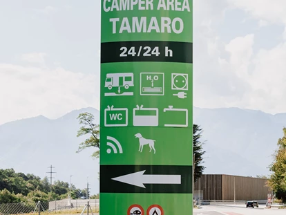 Place de parking pour camping-car - Art des Stellplatz: bei Hallenbad - Cannero Riviera VB - Welcome:) - Camper Area Tamaro
