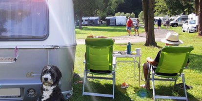Motorhome parking space - Art des Stellplatz: bei Gewässer - Nordhessen - Camping Fuldaschleife-Campen mit Hund - Camping Fuldaschleife