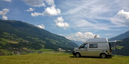 Place de parking pour camping-car - Radweg - L'Autriche - Direkt über dem Tal - Panoramastellplatz Friedburg