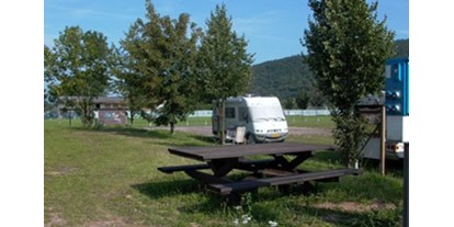 Reisemobilstellplatz - Umgebungsschwerpunkt: Fluss - PLZ 34212 (Deutschland) - Bildquelle http://www.rotenburg.de - Parkplatz am Wildgehege im Heienbachtal