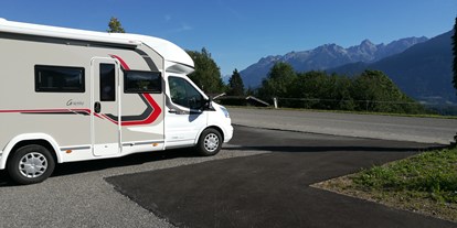Motorhome parking space - WLAN: am ganzen Platz vorhanden - Vorarlberg - Blick auf den Rätikon - Stellplatz Düns