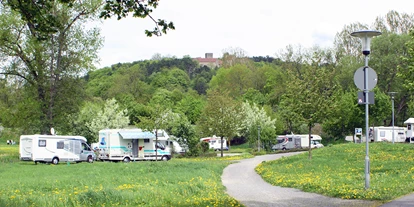 Reisemobilstellplatz - Umgebungsschwerpunkt: See - Rhönblick - Blick auf die Salzburg - Reisemobilstellplatz "Am Kurpark" Bad Neustadt a. d. Saale