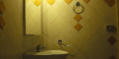 Motorhome parking space - Frischwasserversorgung - Italy - Toilette / Badezimmer - Agricamping - Agriturismo Petra di Cossu