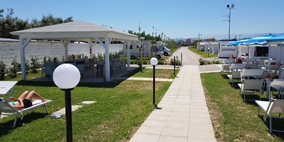 Plaza de aparcamiento para autocaravanas - Pineto - Agricamping Noara Beach 