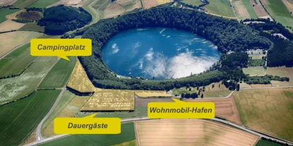Reisemobilstellplatz - Art des Stellplatz: eigenständiger Stellplatz - Weidenbach (Vulkaneifel) - Lageplan des Feriendorfes mit Wohnmobilhafen - Wohnmobilhafen Pulvermaar