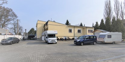 Motorhome parking space - WLAN: am ganzen Platz vorhanden - Eger (Region Karlsbad) - Stellplatz Relax Františkovy Lázně
