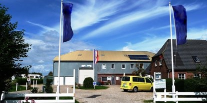 Motorhome parking space - Wohnwagen erlaubt - Nordseeküste - Das WomoLand-Nordstrand:
Herzlich Willkommen - WoMoland Nordstrand