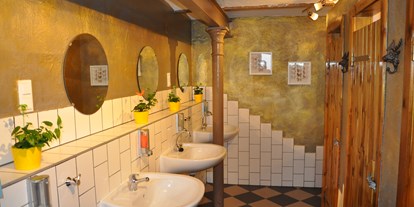 Reisemobilstellplatz - Entsorgung Toilettenkassette - Nordseeküste - Das WomoLand-Nordstrand:
Unsere sanitären Anlagen - WoMoland Nordstrand