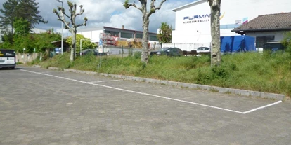 Plaza de aparcamiento para autocaravanas - Art des Stellplatz: bei Gaststätte - Großheubach - Zum Stadion 14 - Parkplatz Kultur- u. Sporthalle 63808 Haibach