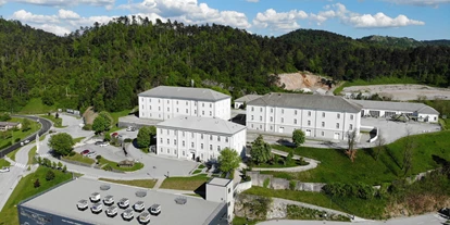 Place de parking pour camping-car - Grauwasserentsorgung - Slovénie - Park der Militärgeschichte Pivka