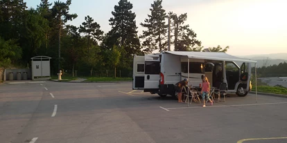 Place de parking pour camping-car - Hunde erlaubt: Hunde erlaubt - Vipava valley - Park der Militärgeschichte Pivka