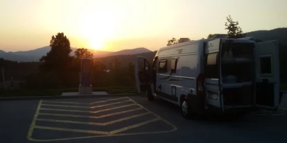 Posto auto camper - Wohnwagen erlaubt - Sežana - Park der Militärgeschichte Pivka