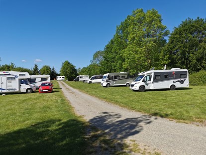 Motorhome parking space - Wohnwagen erlaubt - Campingpark Schellental